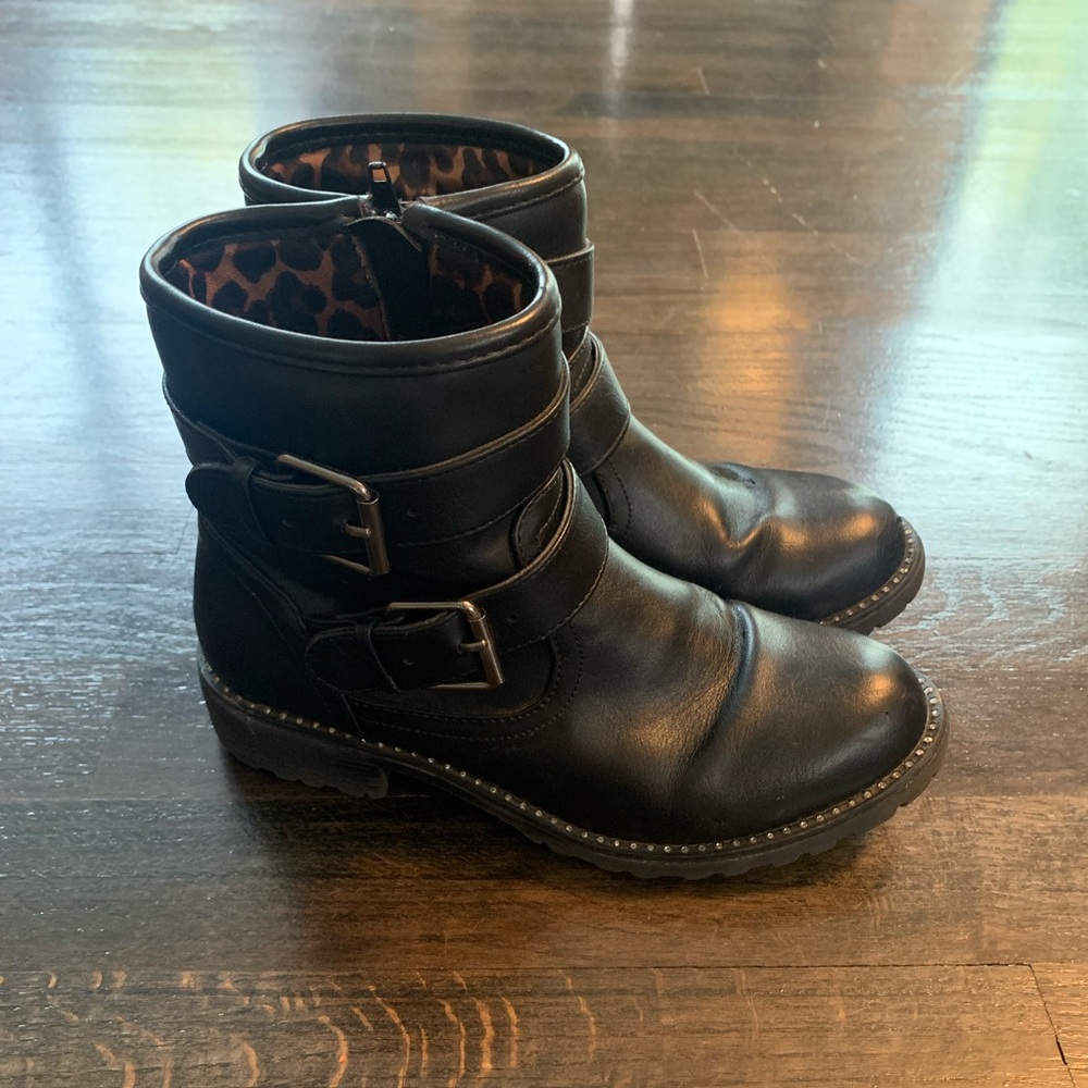 Steve Madden boots. Size 2 (youth)